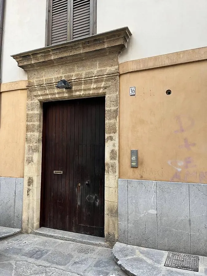 Homestay Suite Franziska Lift & Ac A Ballaro Palermo Italy